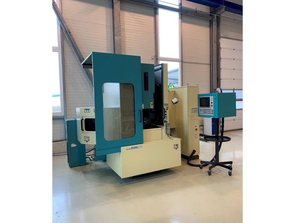 Vista Frontal da Makino EDNC43 máquina