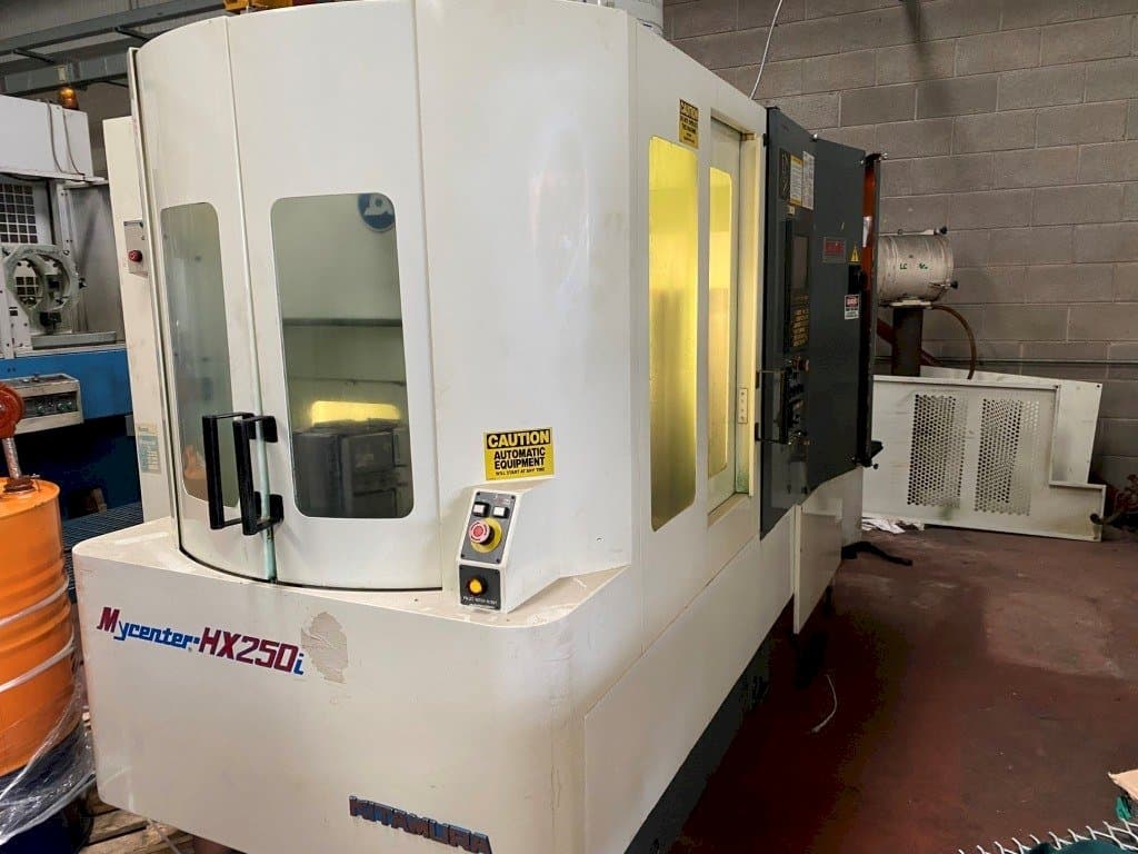 Vista Frontal da Kitamura Mycenter HX250i máquina