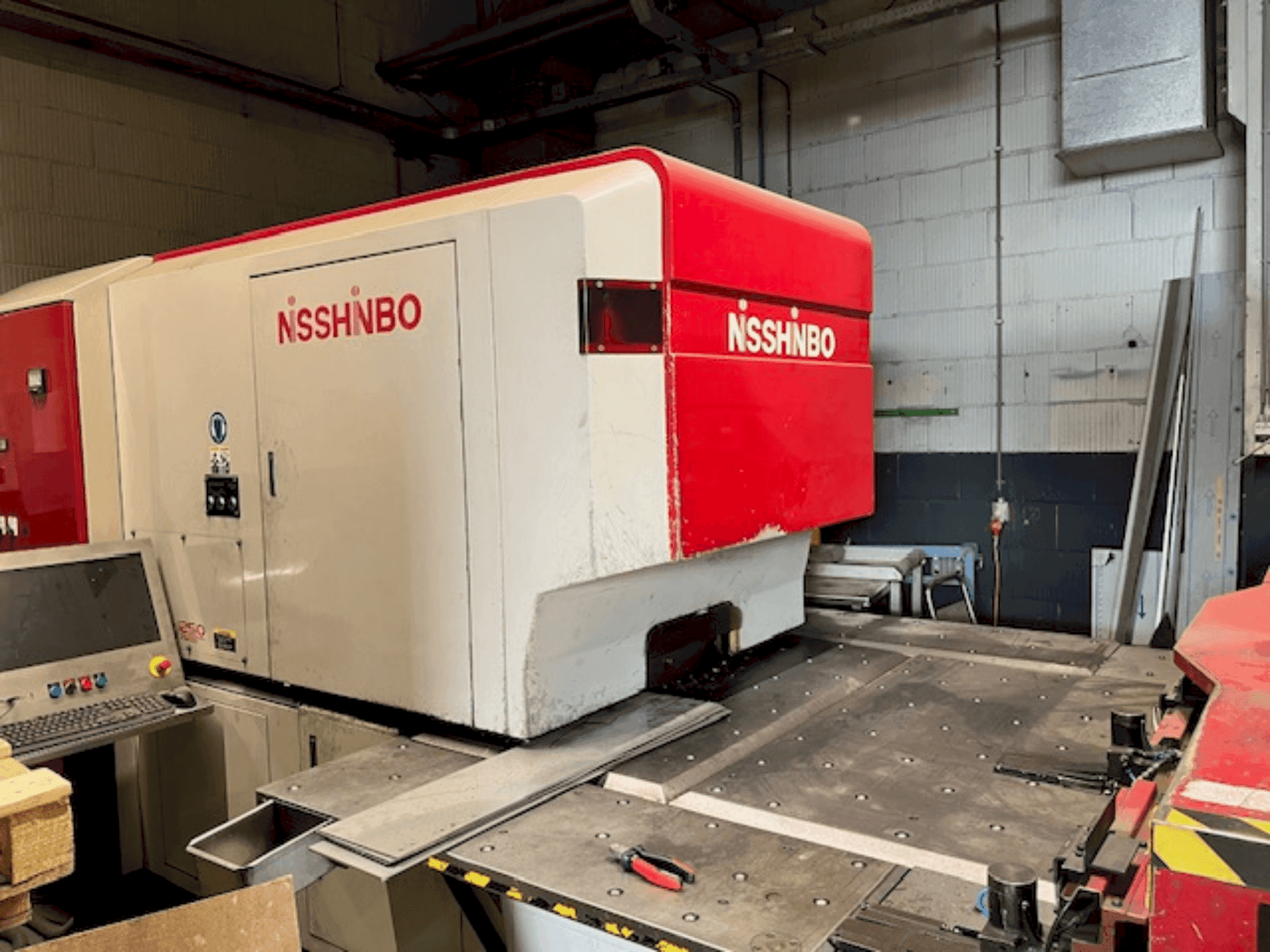 Vista Frontal da Nisshinbo HIQ-1250 máquina