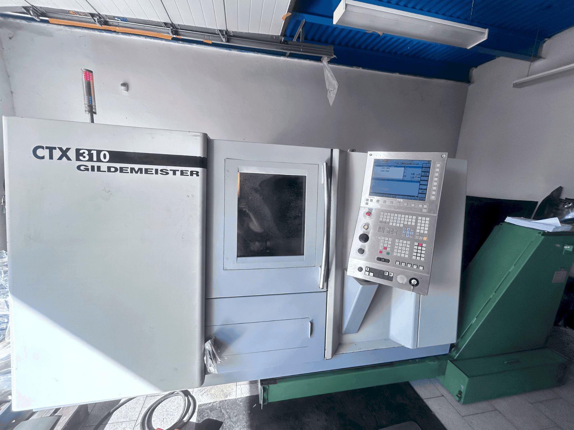 Vista Frontal da DMG Gildemeister CTX 310 máquina