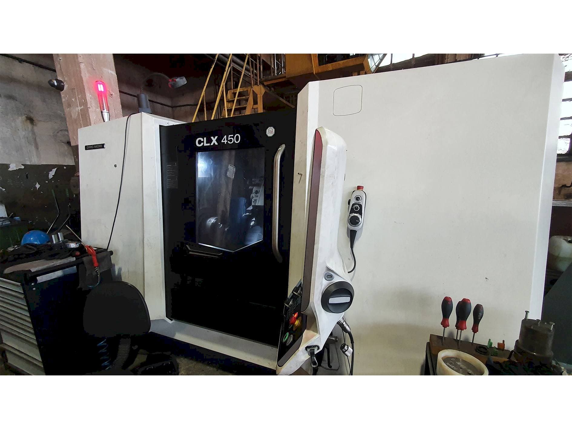Vista Frontal da DMG MORI CLX450 máquina