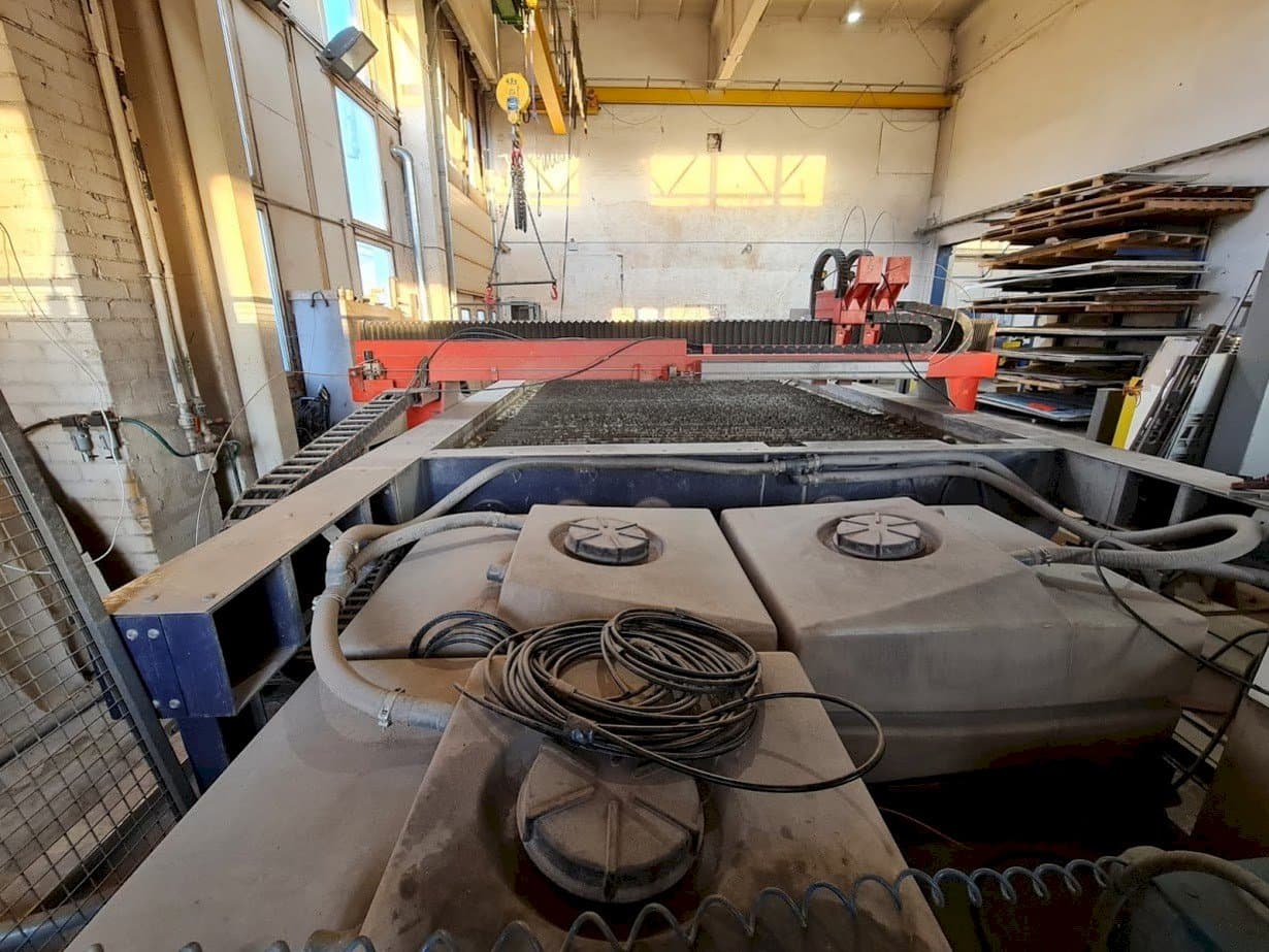 Vista Frontal da Bystronic ByJet Classic L 6030 máquina