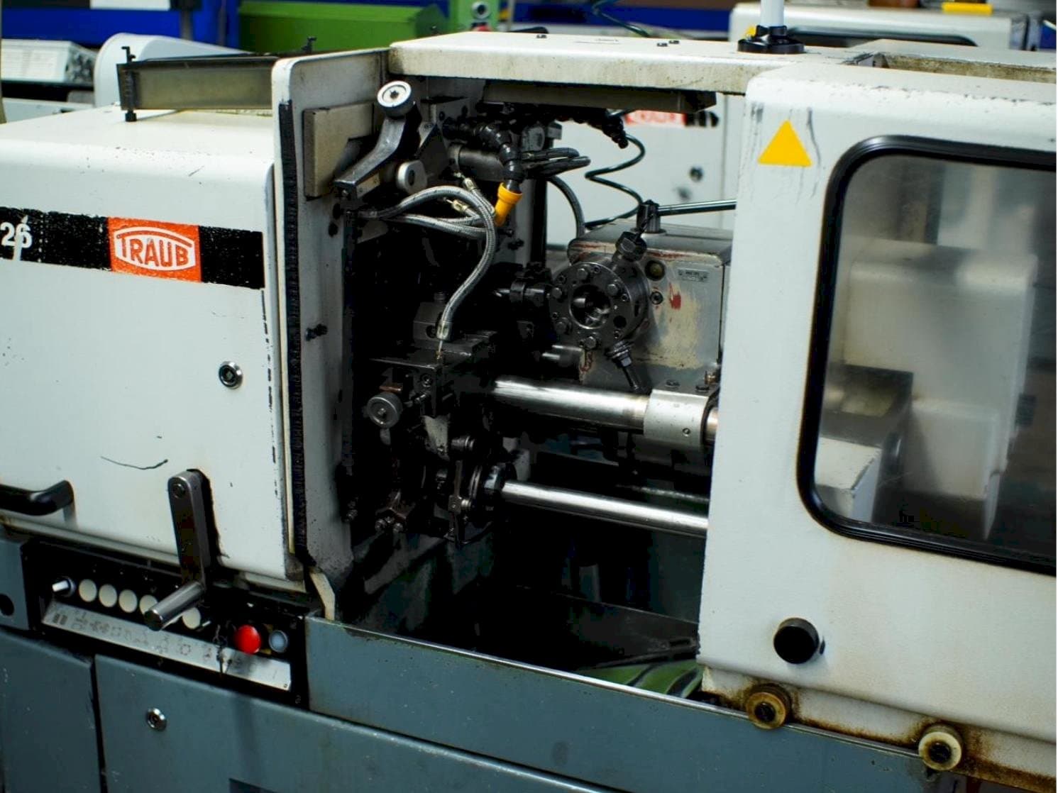 Vista Frontal da TRAUB TD26 máquina