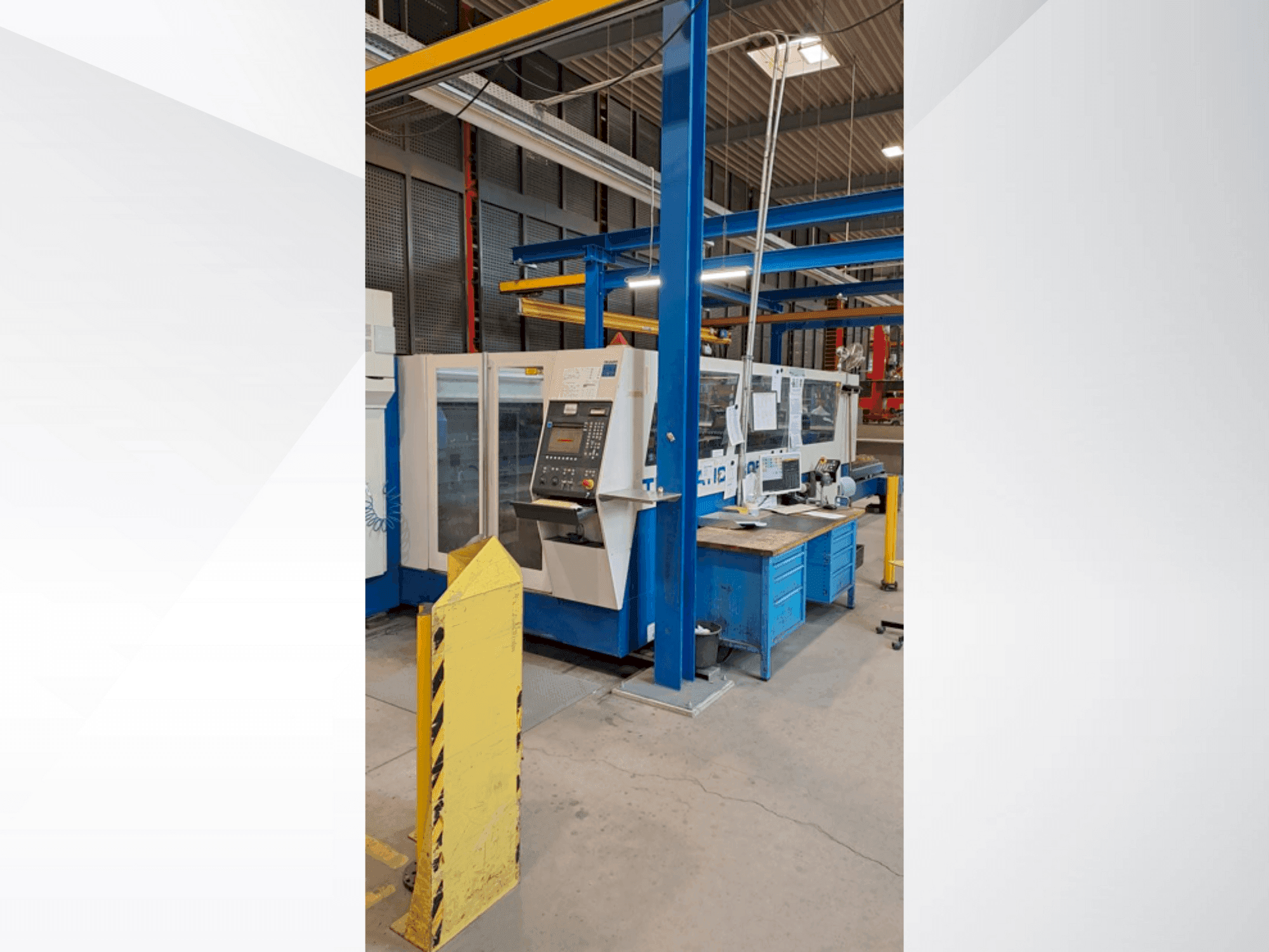 Vista Frontal  da TRUMPF Trumatic L3050  máquina