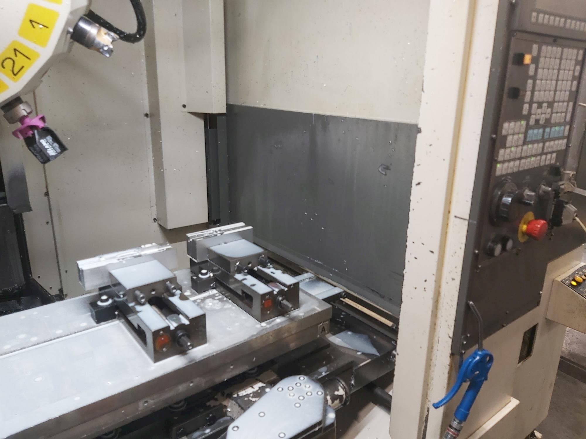 Vista Frontal da FANUC Robodrill Alpha T21iE máquina