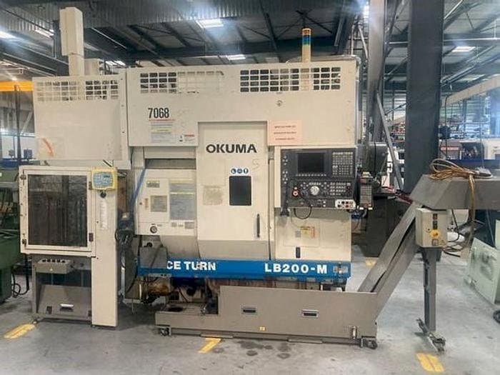 Vista Frontal da Okuma LB 200M máquina
