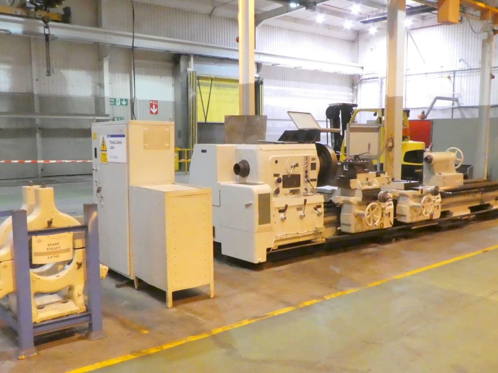 Vista Frontal da Poreba TR100B X 4M máquina