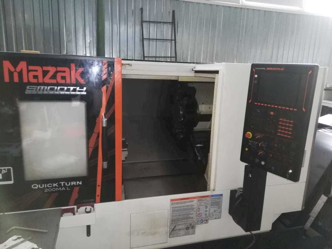 Vista Frontal da Mazak Quick Turn 200MA L máquina
