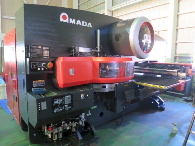 Vista Frontal da AMADA EMK 345NT máquina