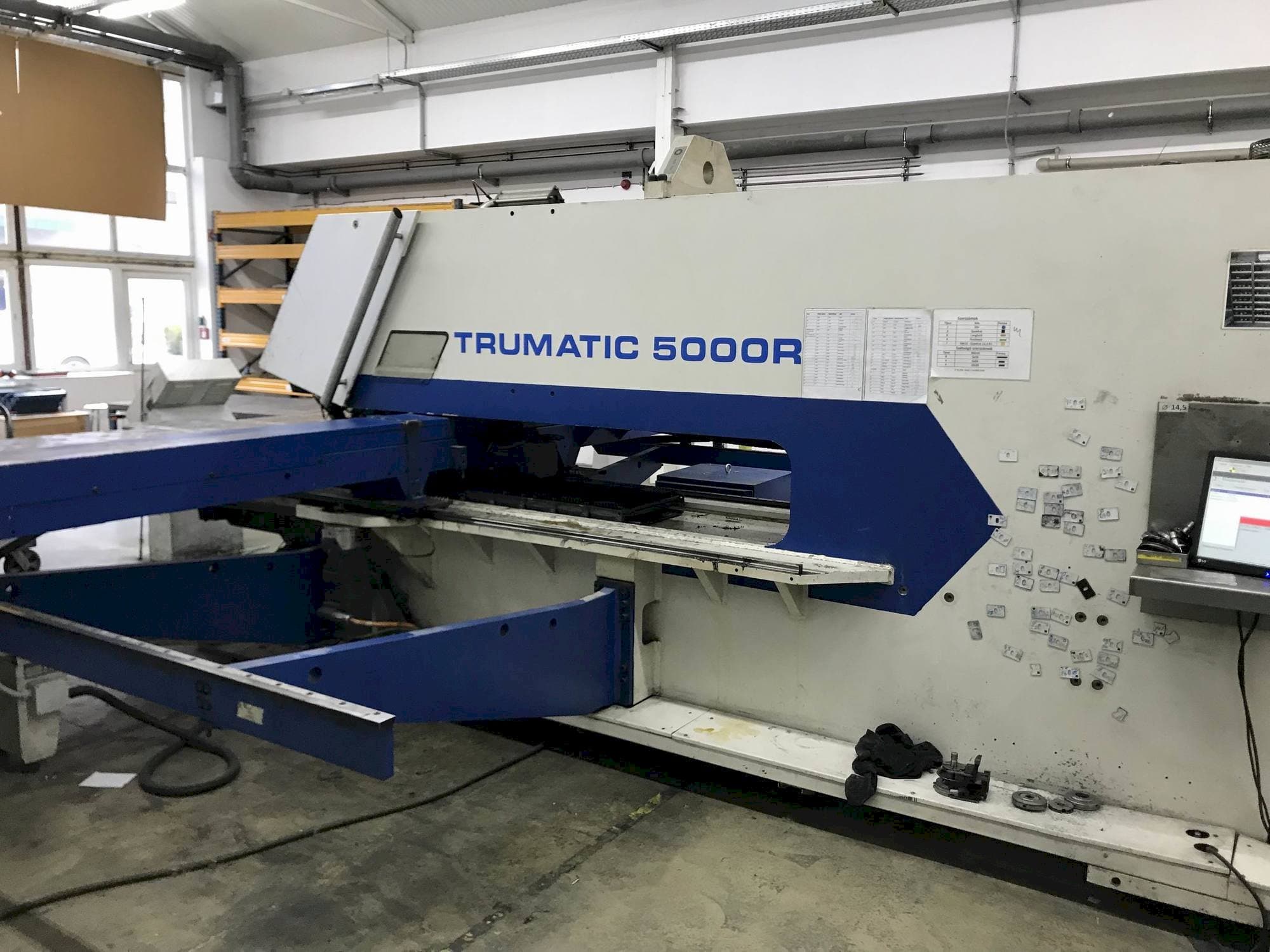 Vista Frontal  da TRUMPF Trumatic 5000 R  máquina