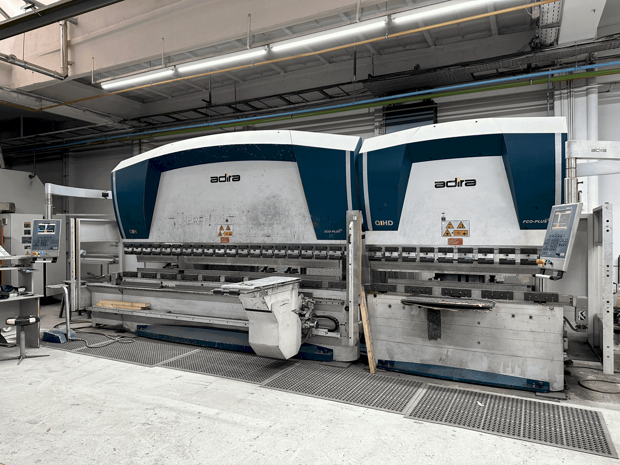 Vista Frontal  da ADIRA QIHD-5040 + QIHD-5020  máquina