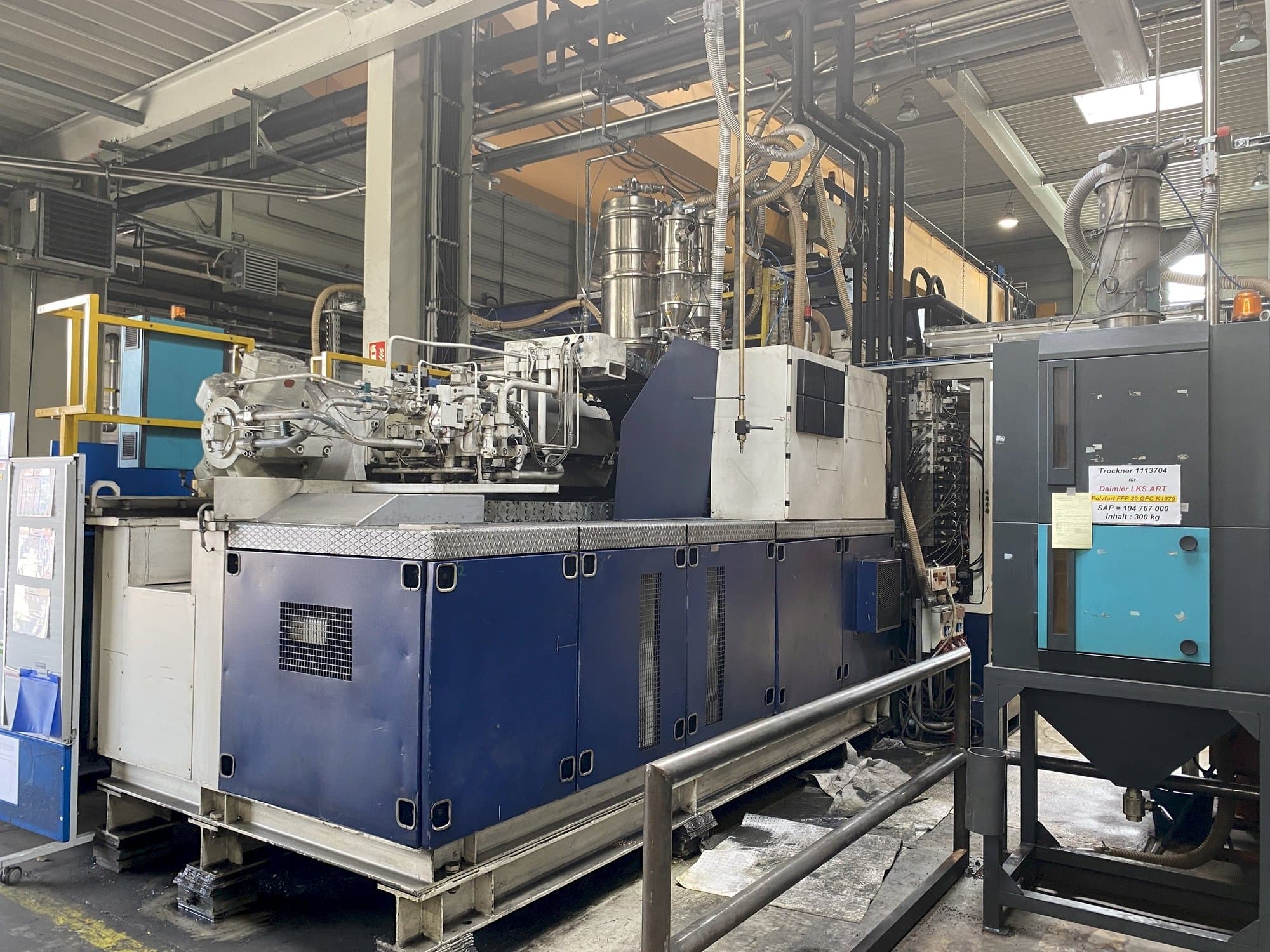 Vista Frontal da Krauss Maffei 1600-8000 MC máquina