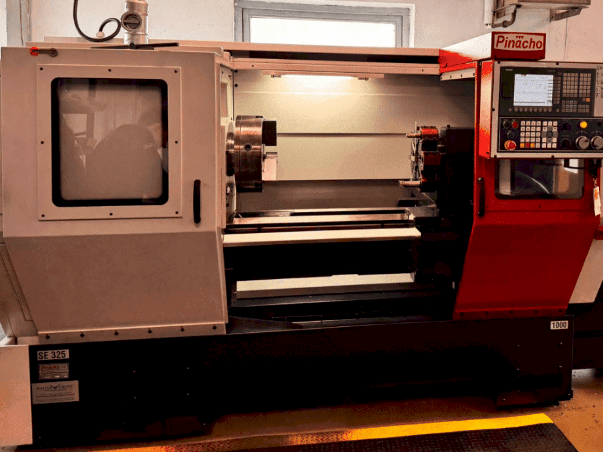 Vista Frontal da Pinacho SE325 máquina