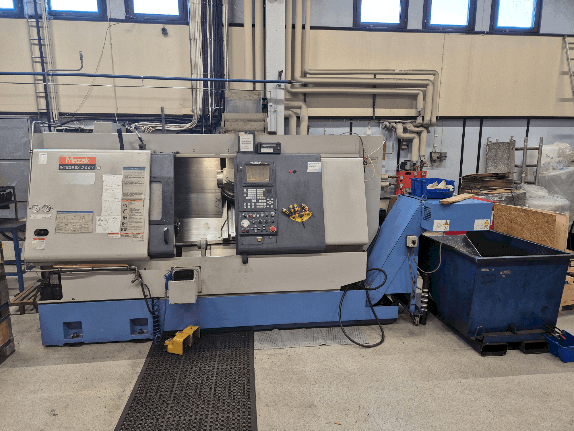Vista Frontal da Mazak Integrex 200Y máquina