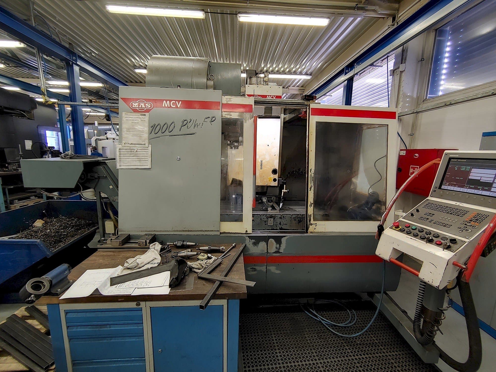 Vista Frontal da KOVOSVIT MAS MCV 1000 Power máquina