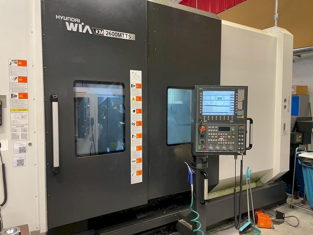 Vista Frontal da Hyundai Wia KM 2600 MTTS máquina