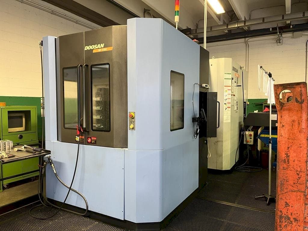 Vista Lateral Esquerda da Doosan HP5100 máquina