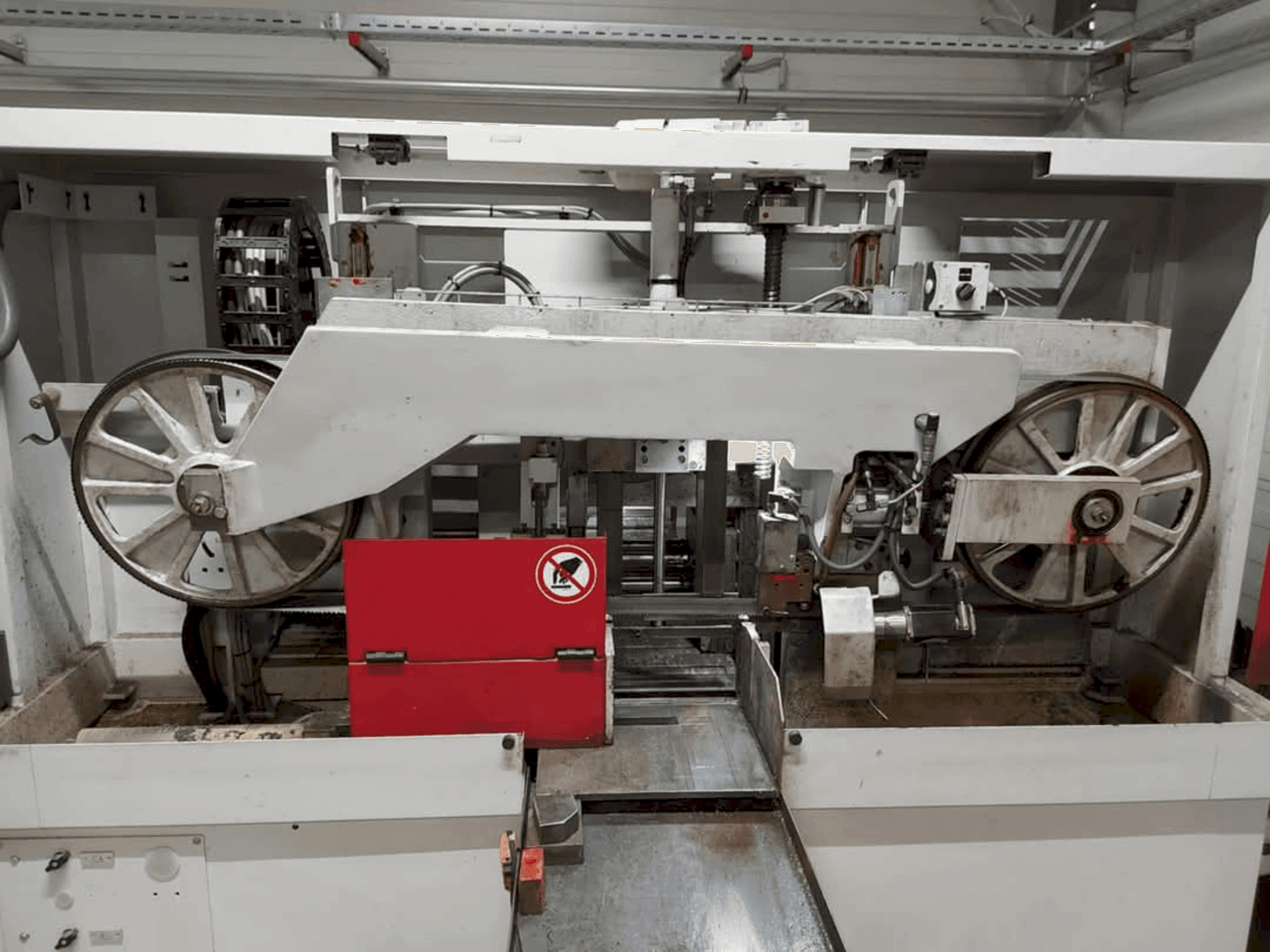 Vista Frontal  da Behringer HBE 321-A  máquina