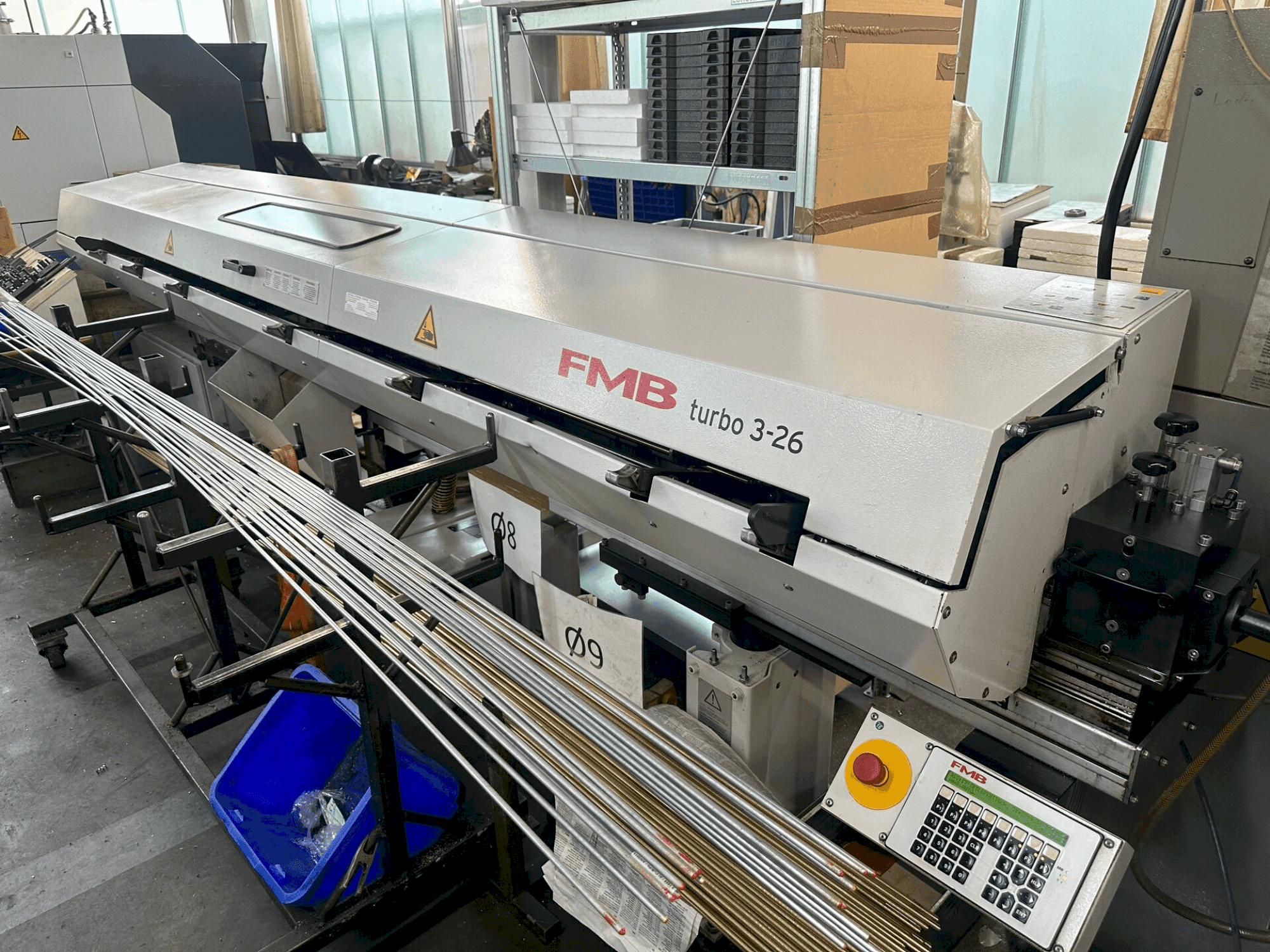 Vista Frontal  da Gildemeister GLD 25  máquina