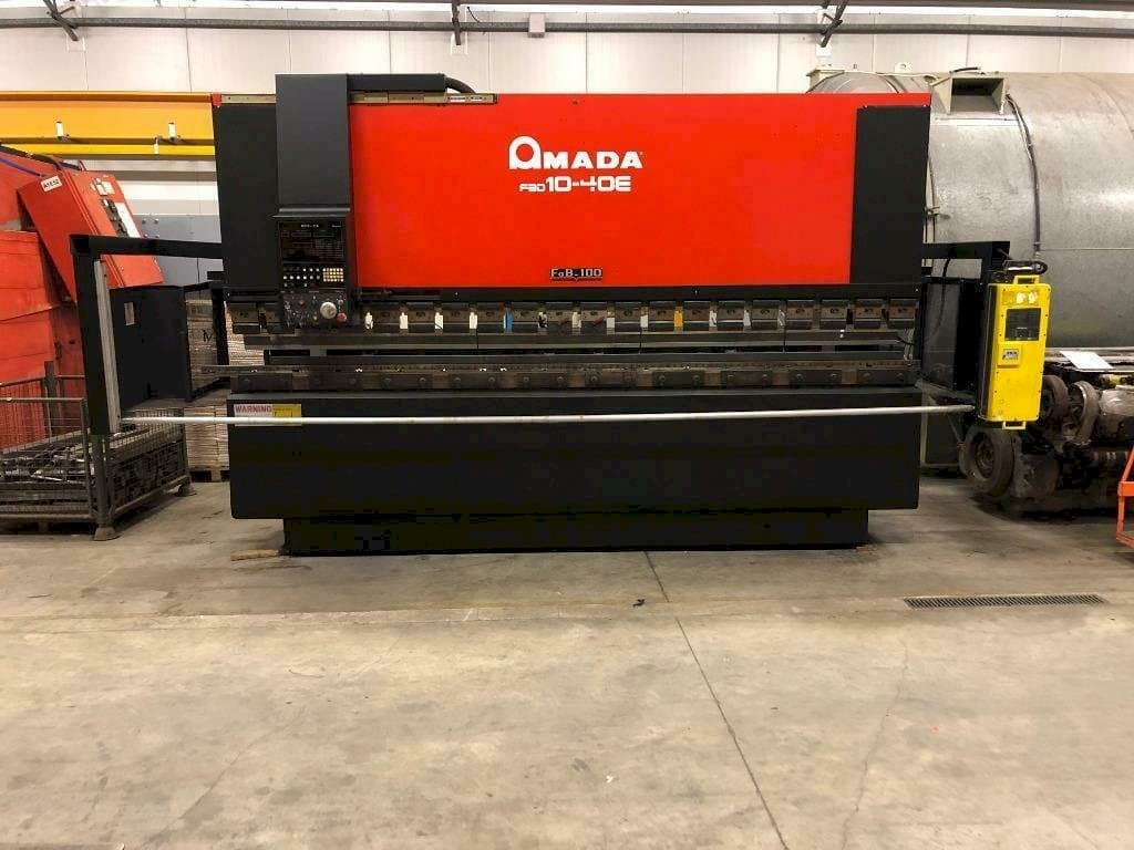 Vista Frontal da AMADA 10-40E máquina