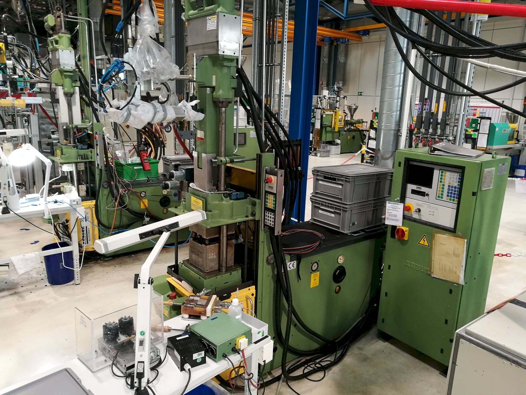 Vista Frontal da Arburg 221M-350-75U máquina