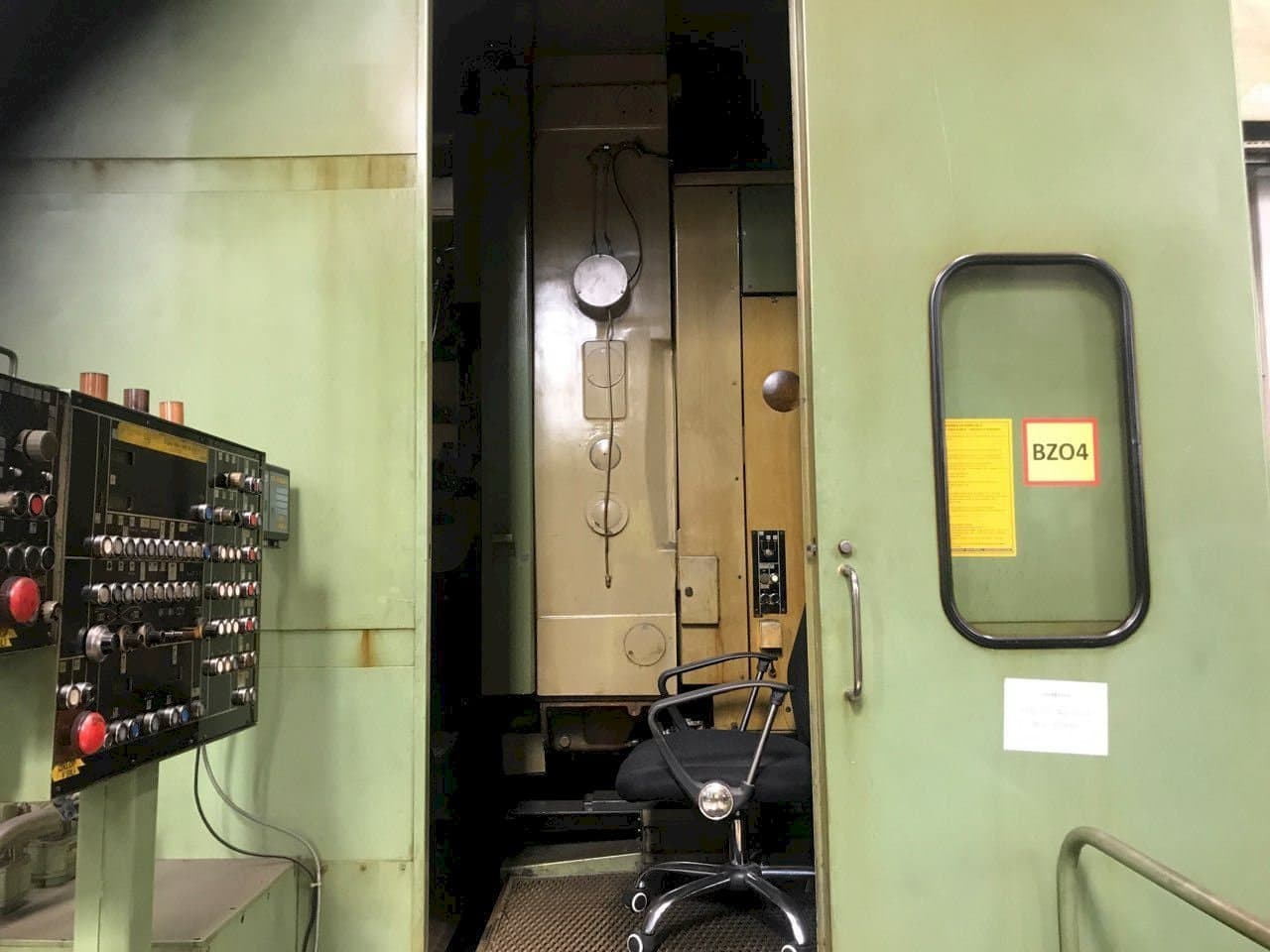 Vista Frontal  da Nilles ZSTZ 16  máquina