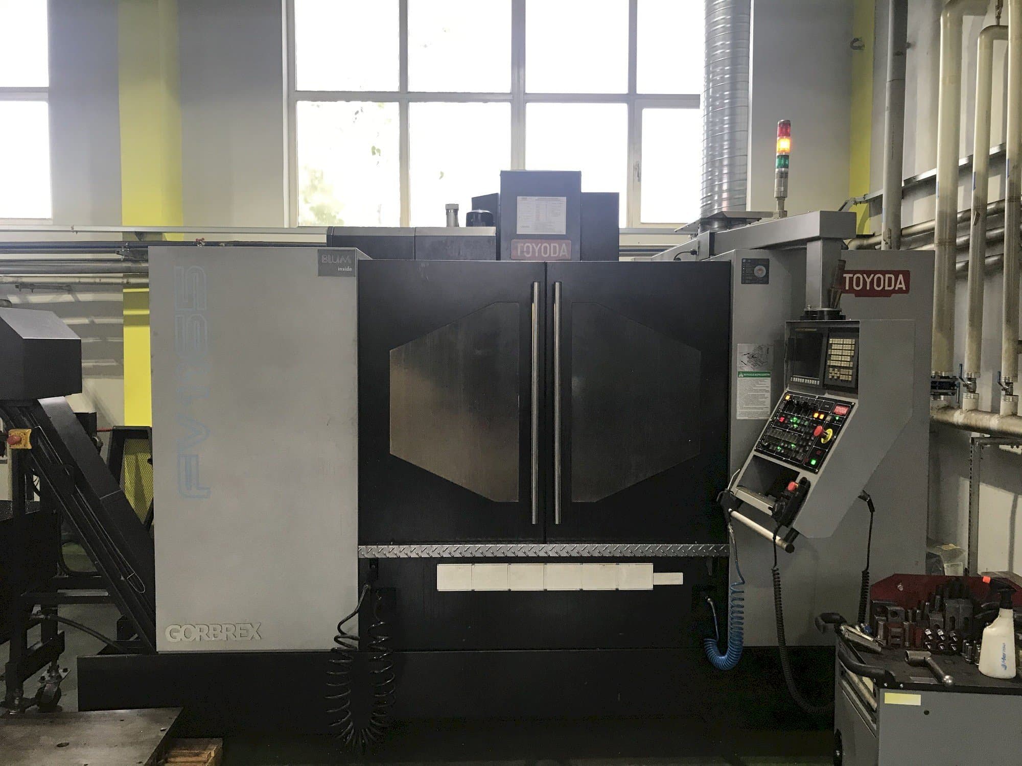Vista Frontal da TOYODA FV1165 máquina