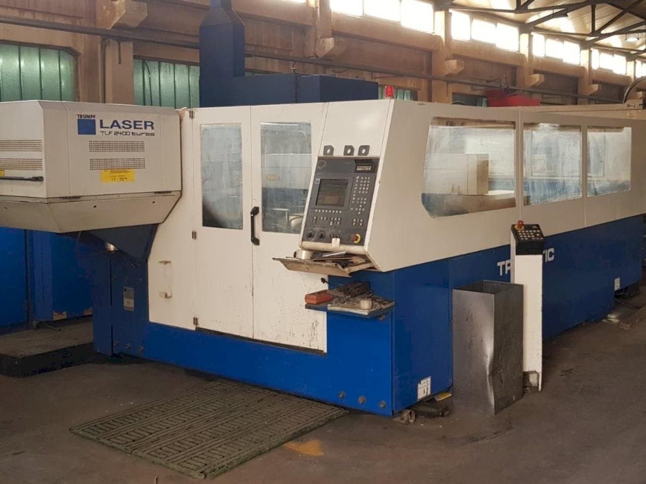 Vista Frontal da Trumpf Trumatic L3030 máquina