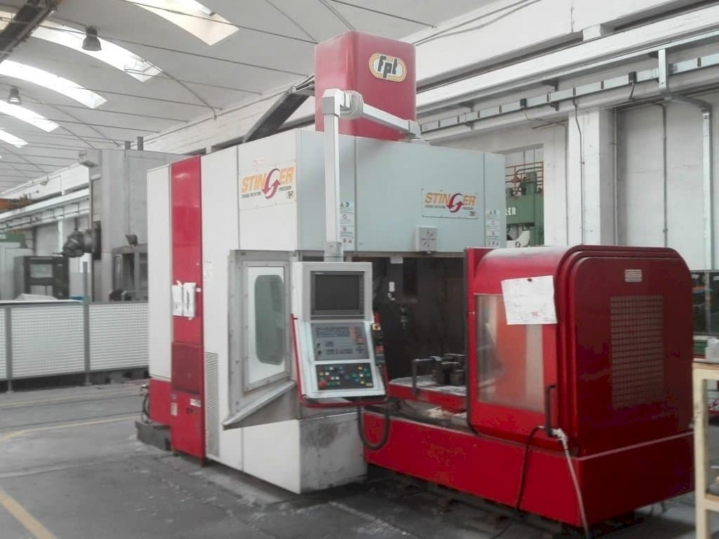 Vista Frontal da FPT Stinger máquina