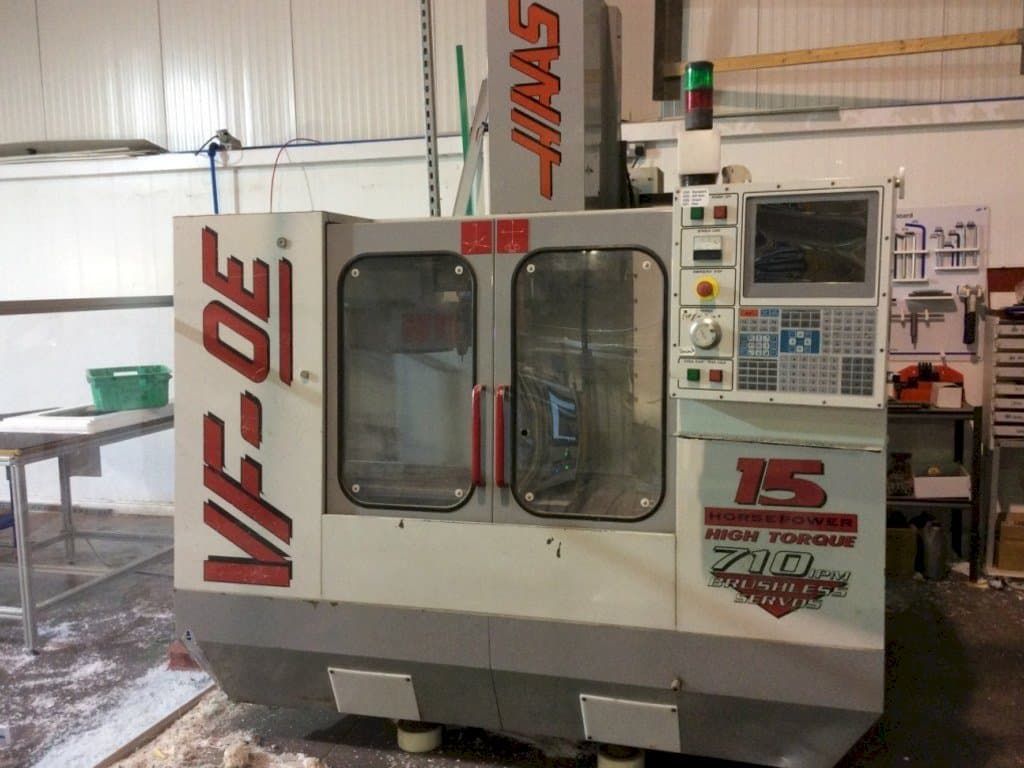 Vista Frontal  da HAAS VF-OE  máquina