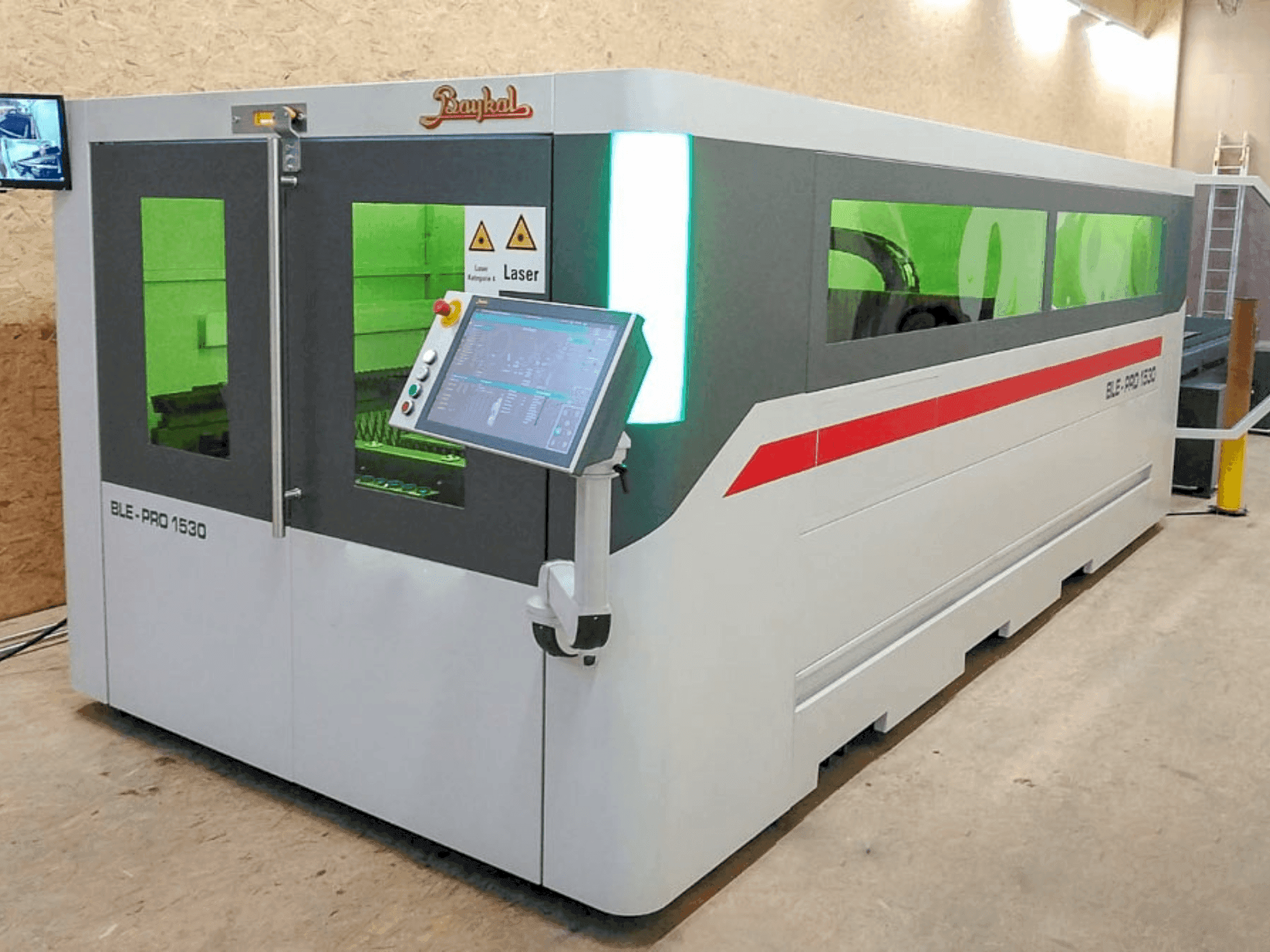 Vista Frontal  da Baykal BLE PRO 1530  máquina