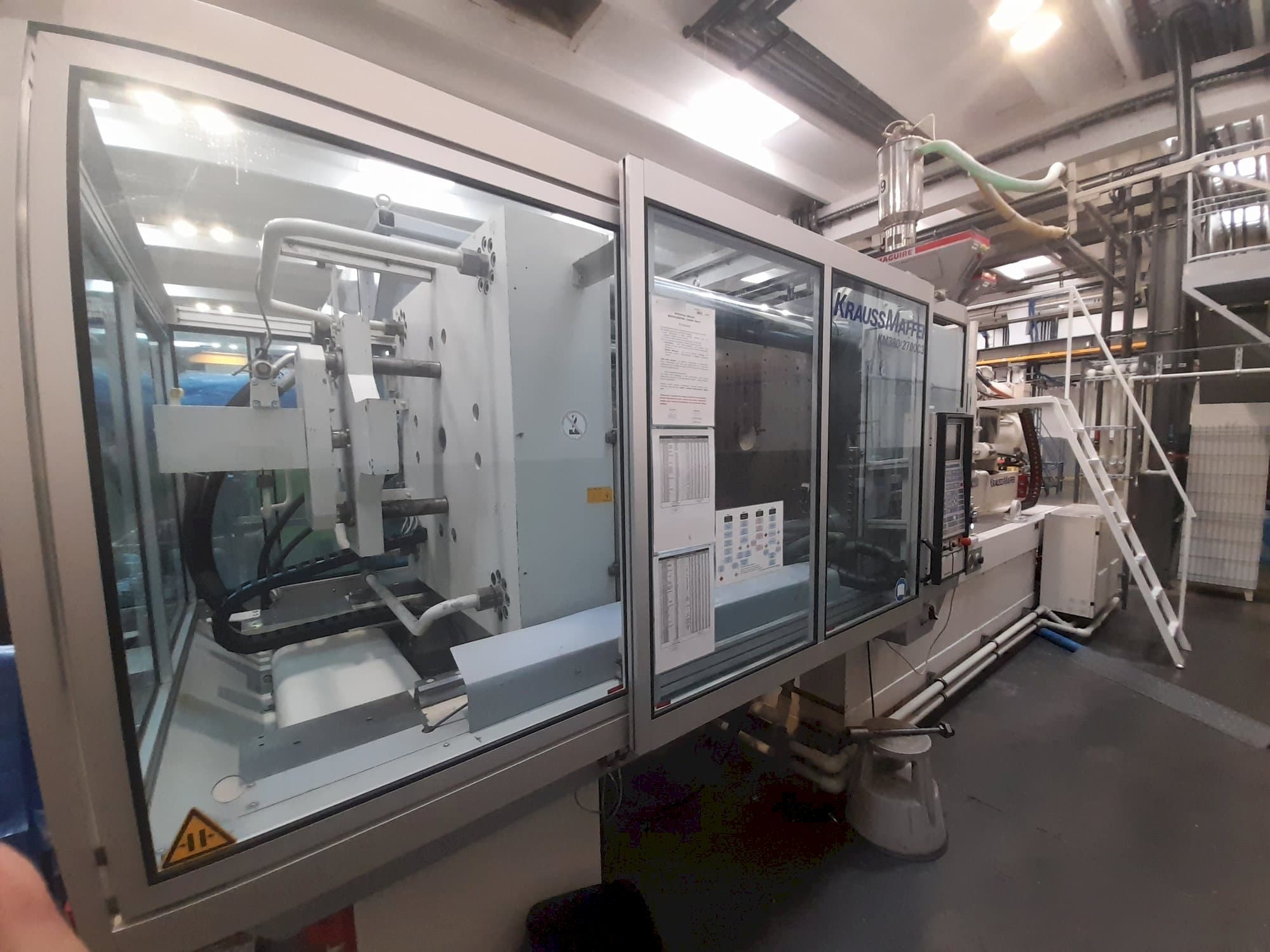 Vista Lateral Esquerda da Krauss Maffei 380-2700 C3 máquina