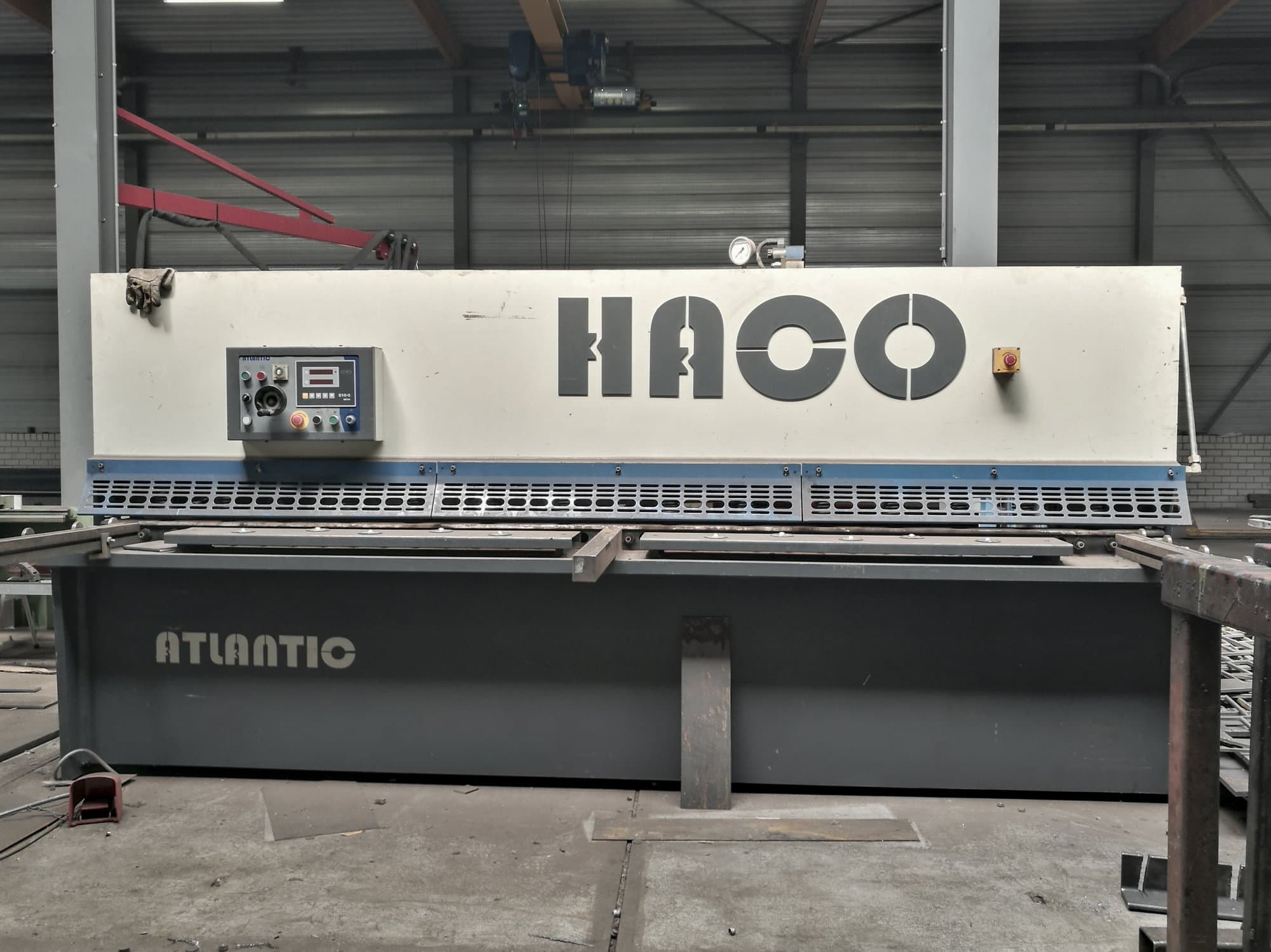 Vista Frontal da HACO ATS 3206 máquina