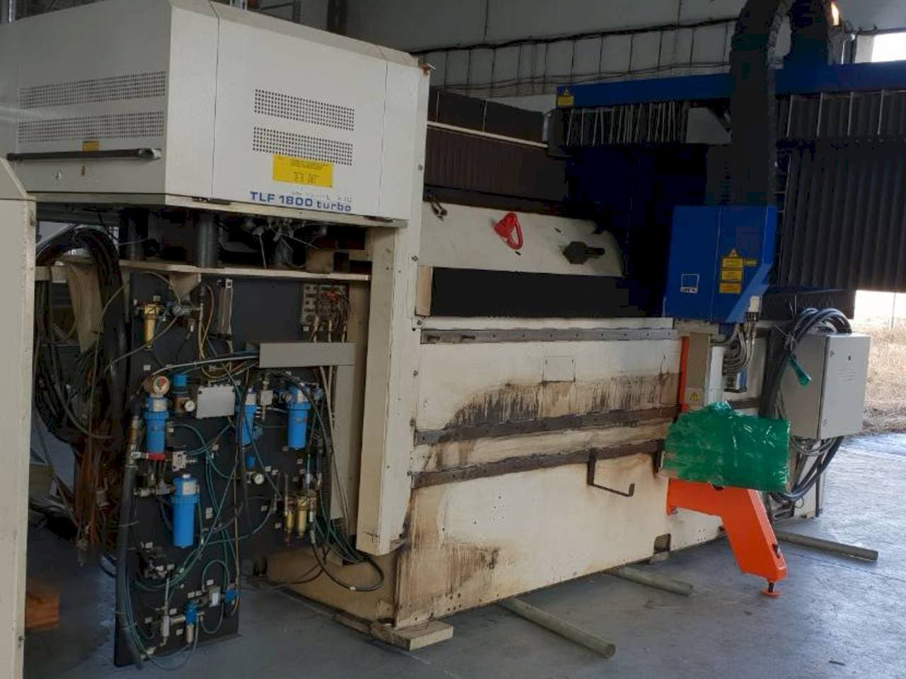 Vista Frontal  da Trumpf Lasercell TLC 1005  máquina