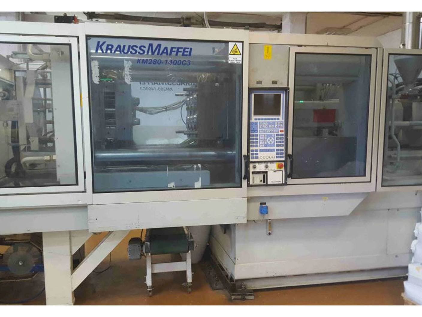 Vista Frontal da Krauss Maffei KM 280-1400 C3 máquina