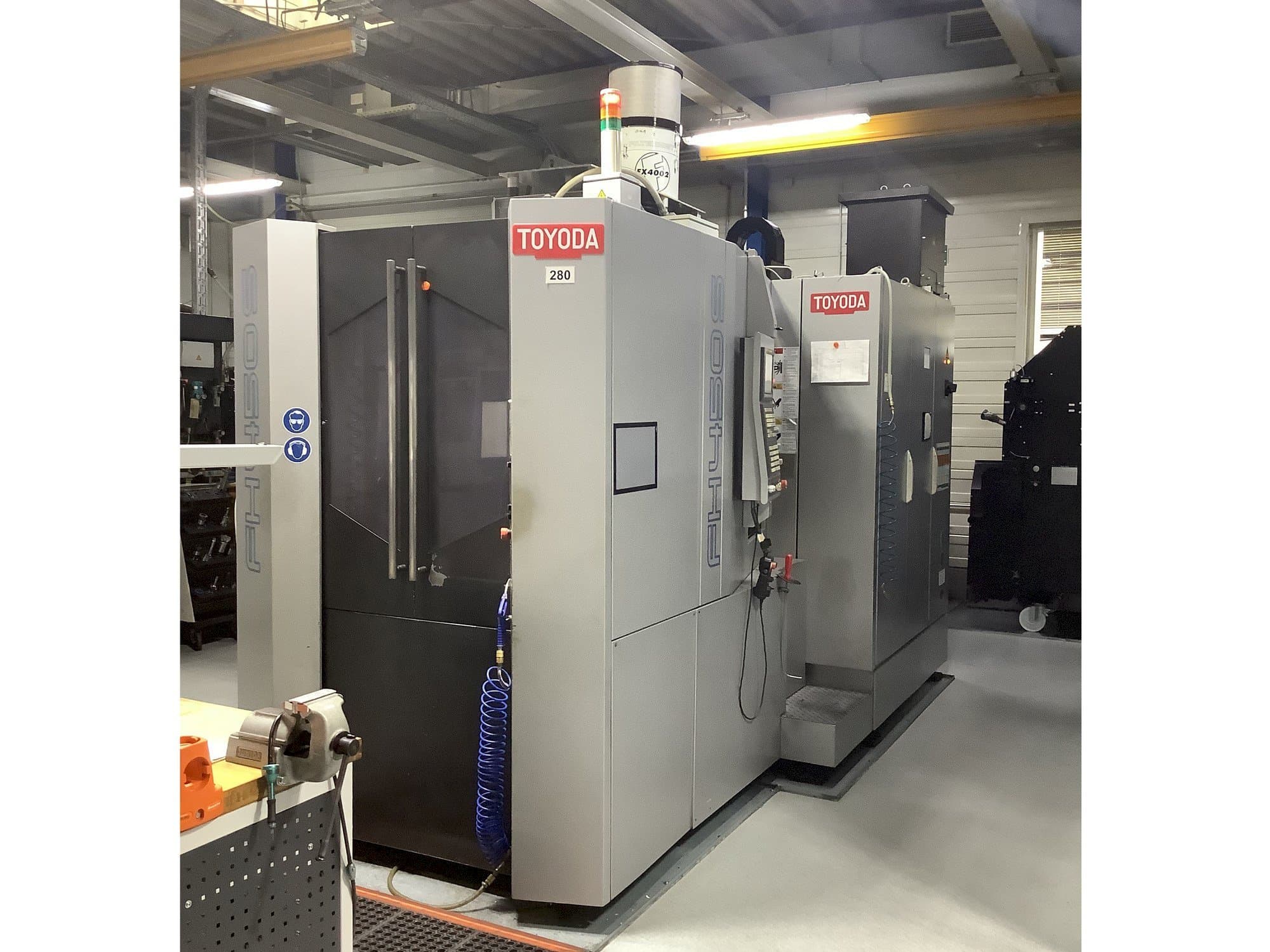 Vista Frontal da TOYODA FH 450S máquina