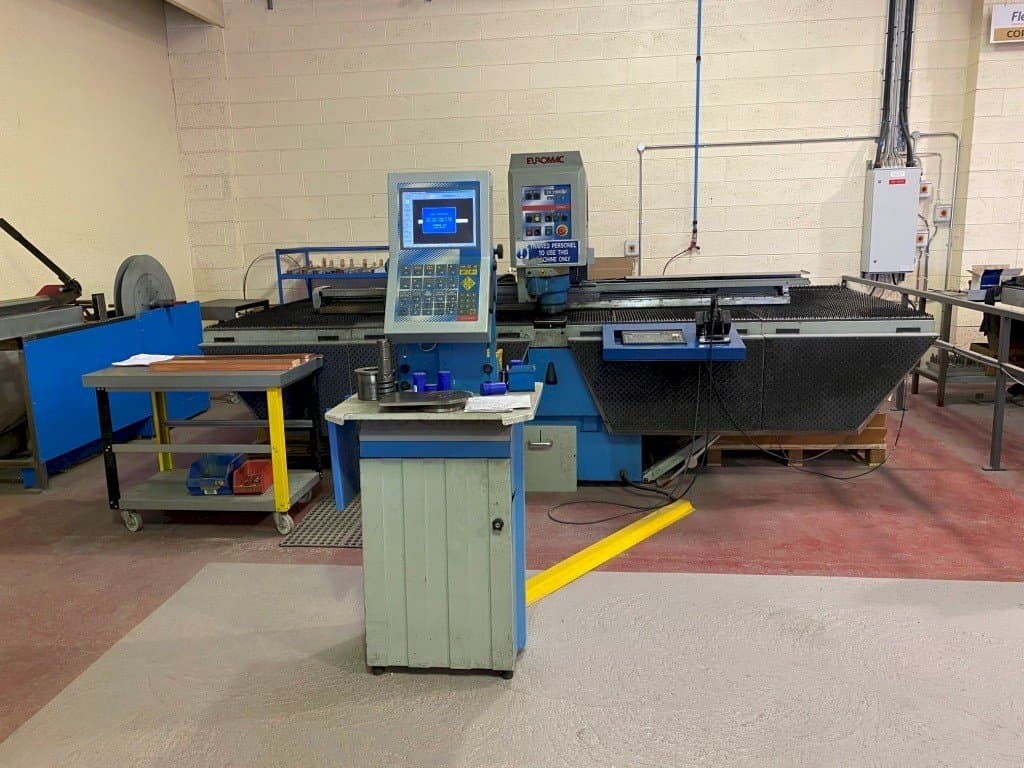 Vista Frontal da Euromac ZX 1250/30 máquina