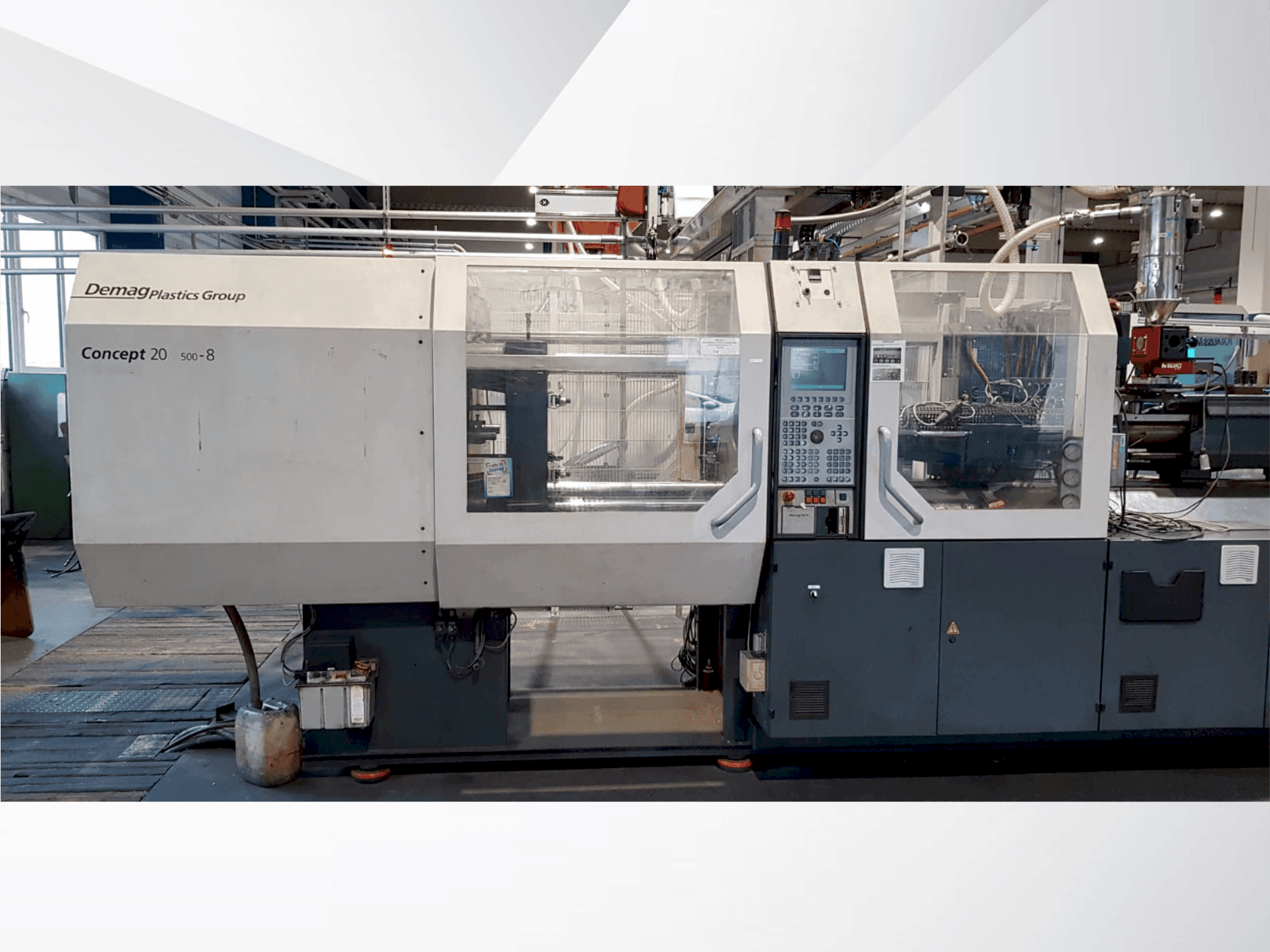 Vista Frontal da DEMAG Concept 200/500-840 + W711 máquina