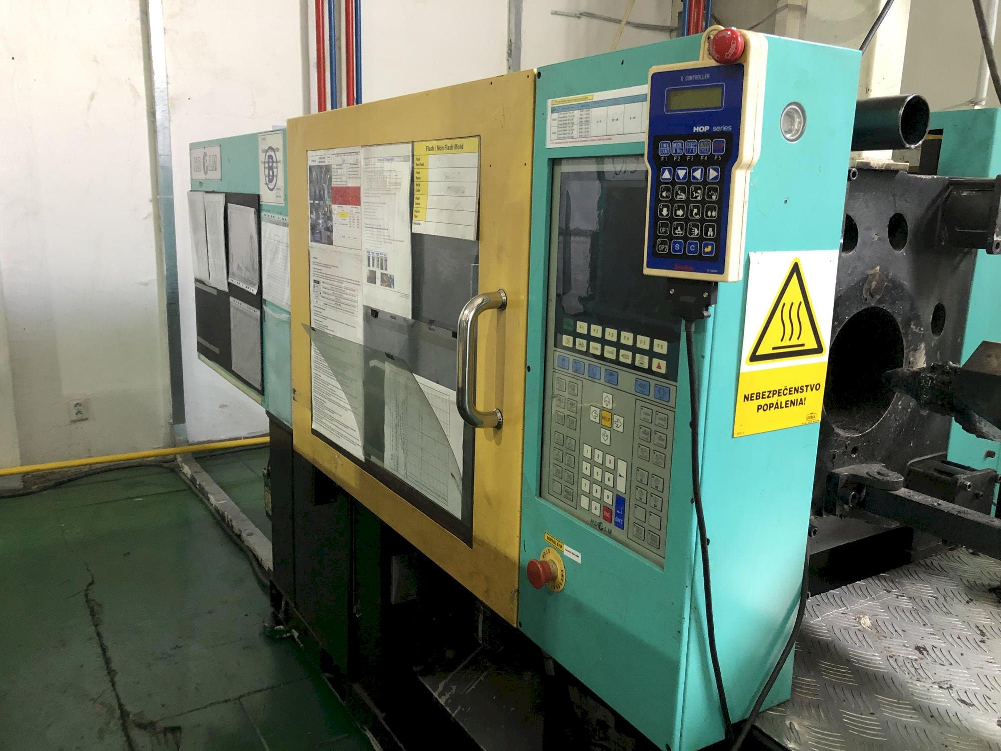 Vista Frontal da Hyundai K-120V máquina