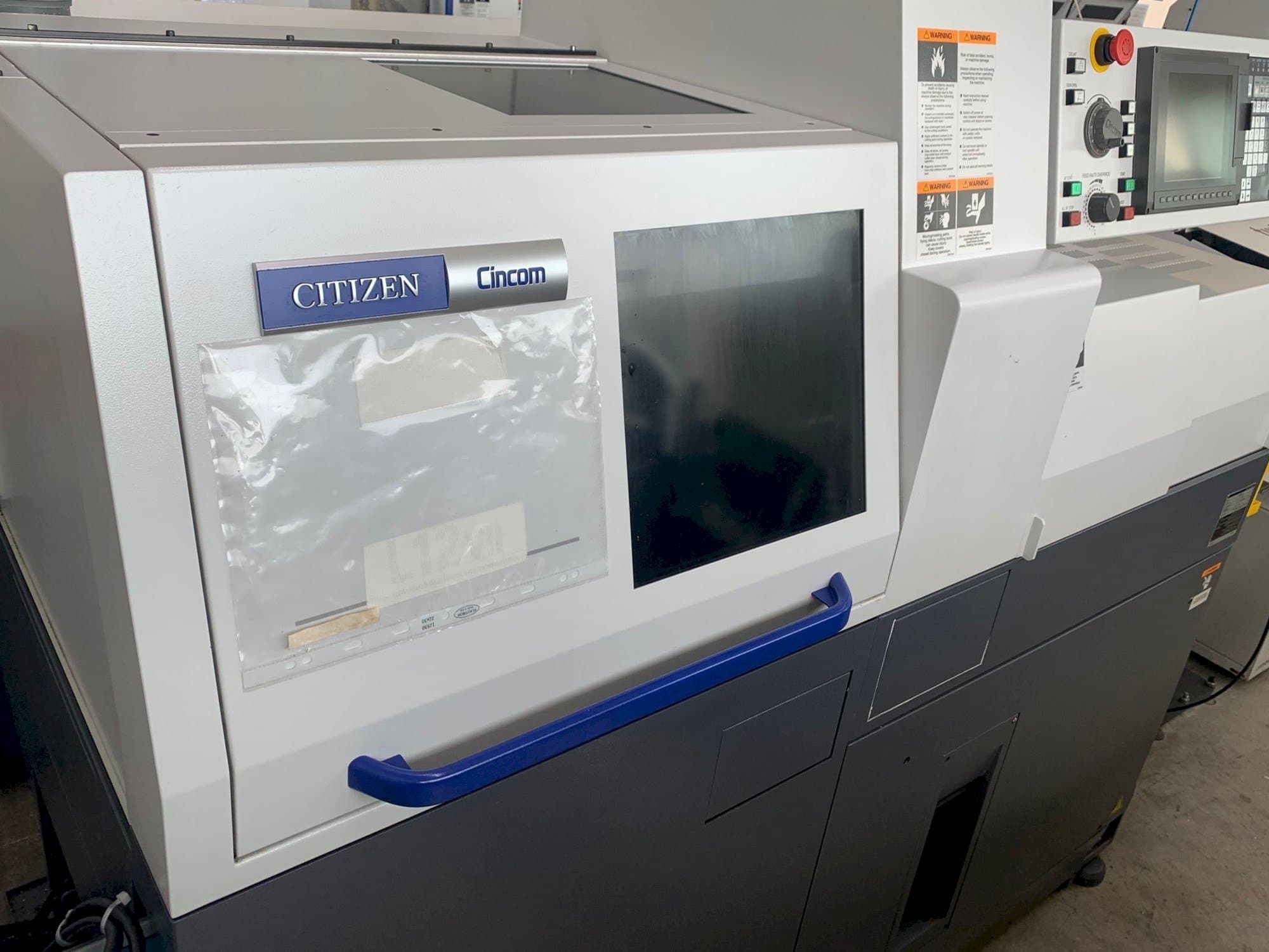Vista Frontal da Citizen Cincom L12 máquina