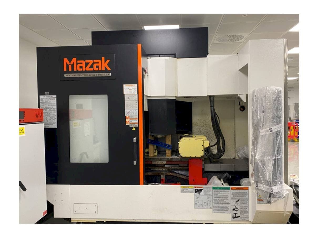 Vista Frontal da Mazak Vertical Center Nexus 530C-II 5X máquina