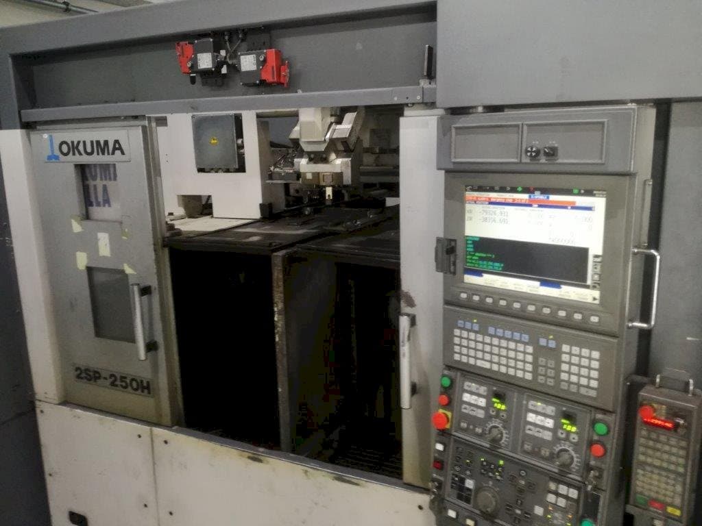 Vista Frontal da Okuma 2SP-250H máquina