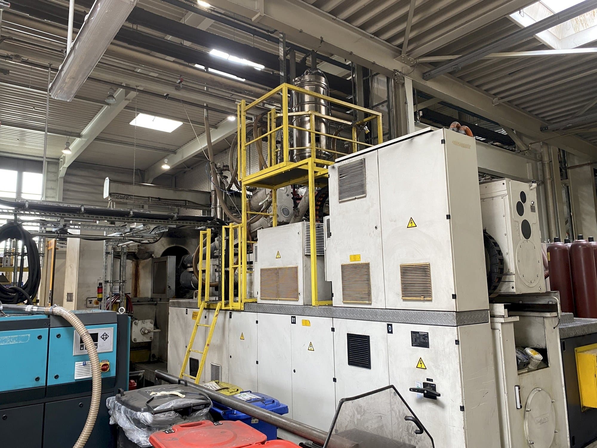 Vista Frontal da Krauss Maffei 1600-12000-1400 MZ máquina