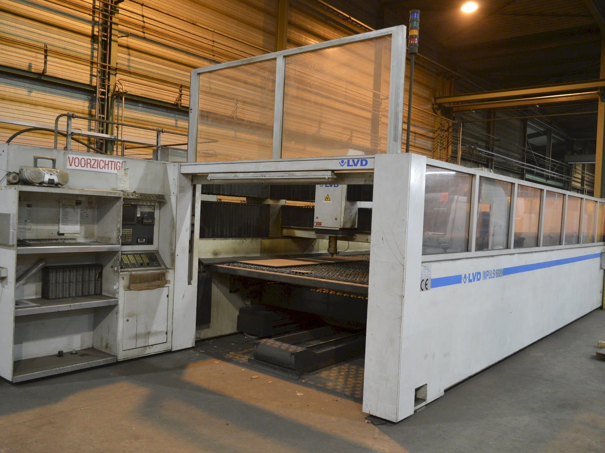 Vista Frontal da LVD IMPULS 6020 máquina