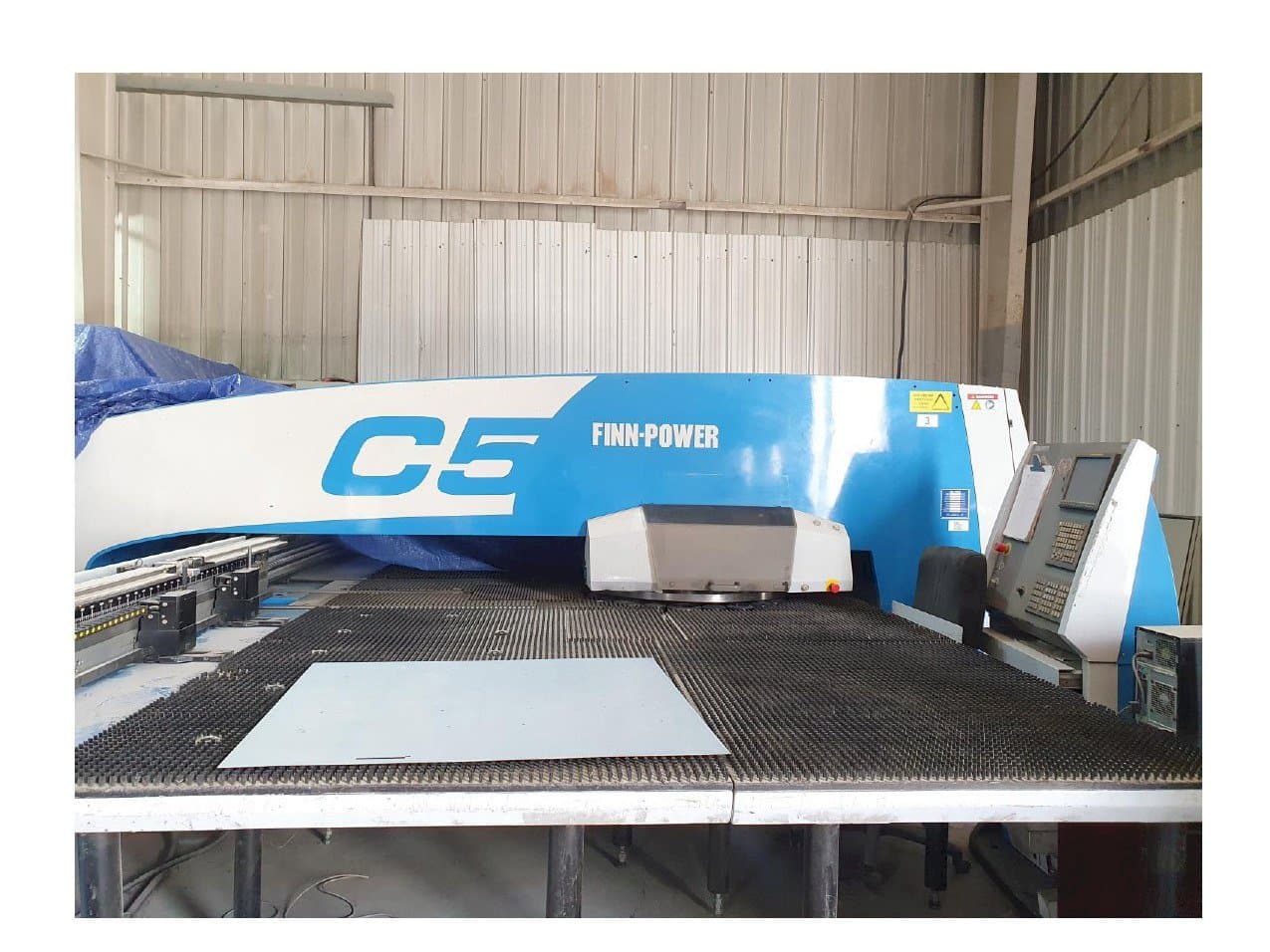 Vista Frontal da Finn-Power C5 máquina
