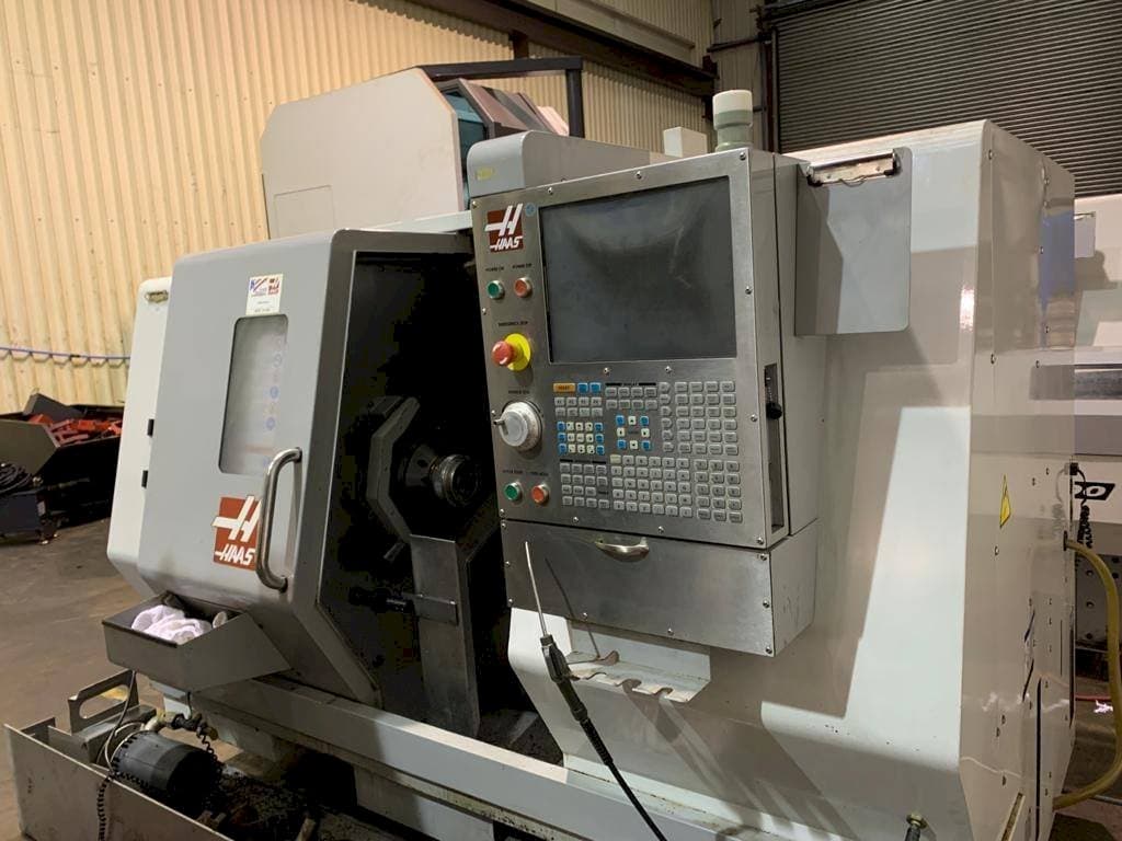 Vista Frontal da HAAS SL-20 máquina