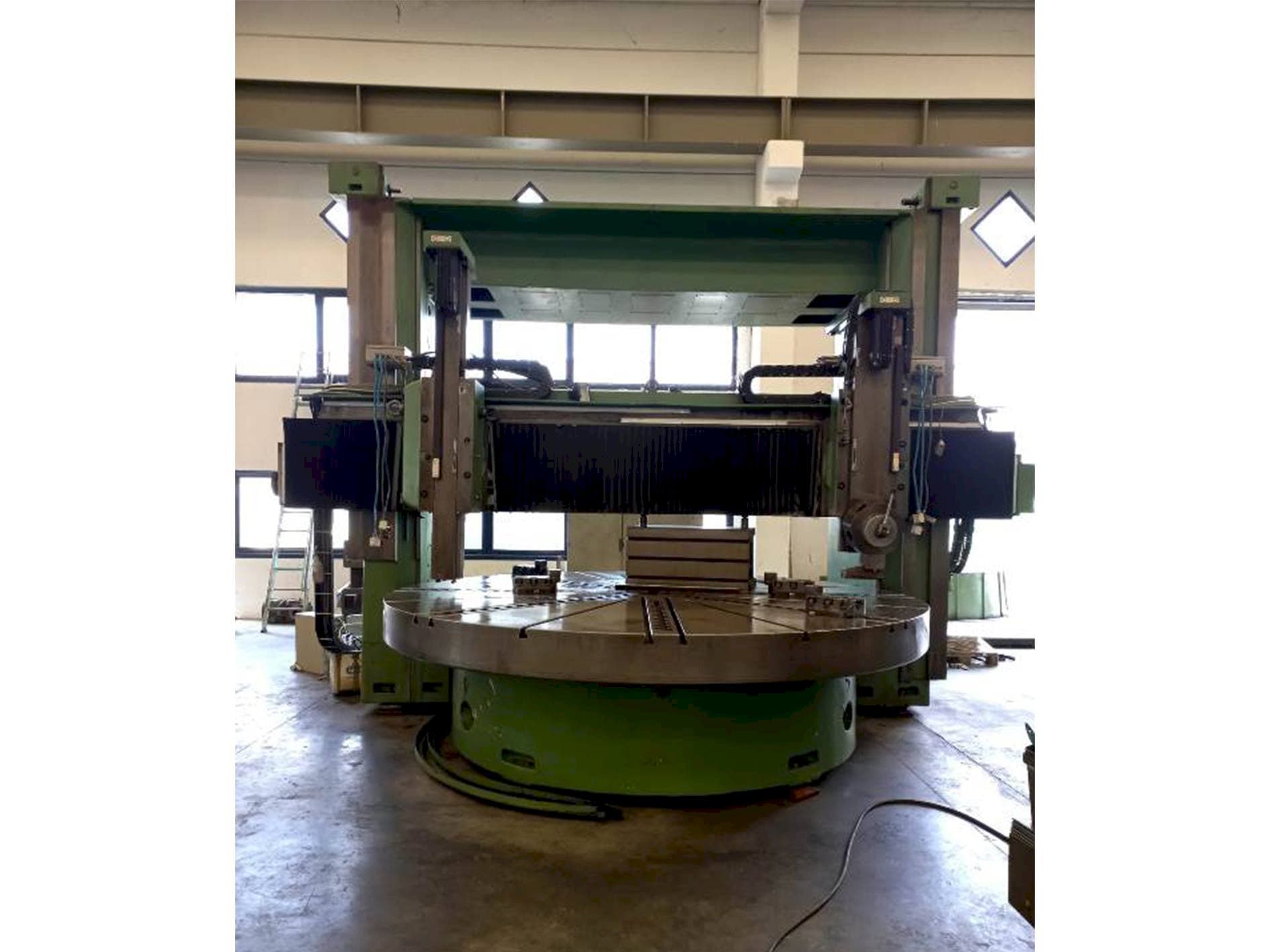 Vista Frontal  da Titan SC 43 ECS 1400  máquina