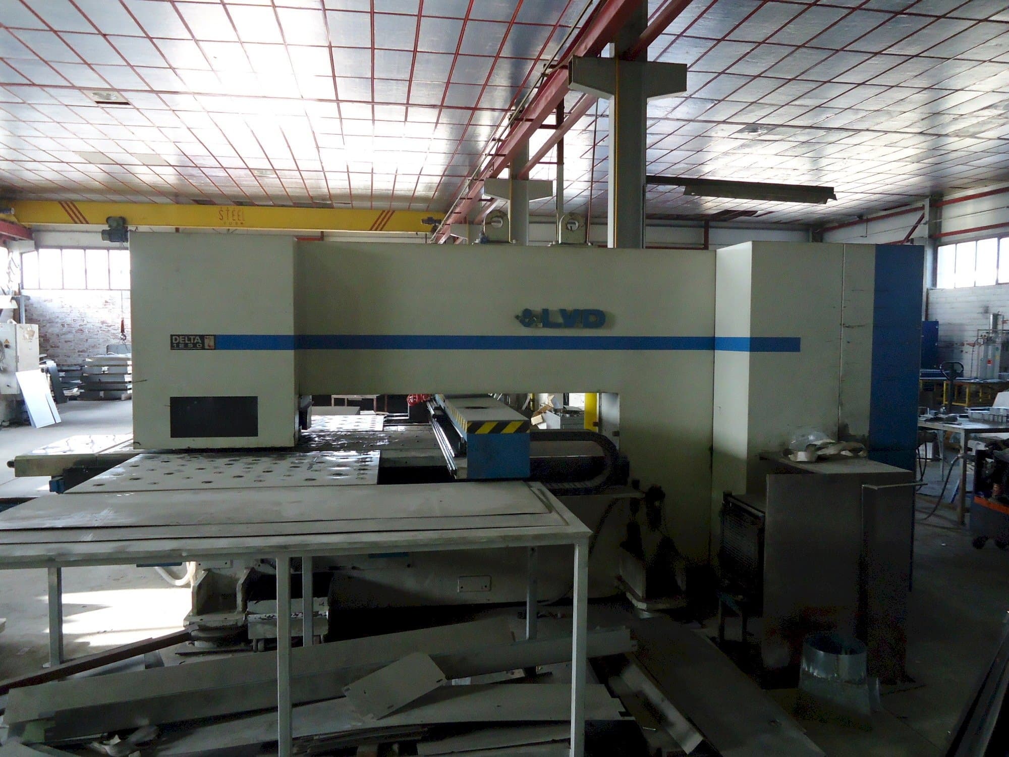 Vista Frontal da LVD delta 1250 máquina