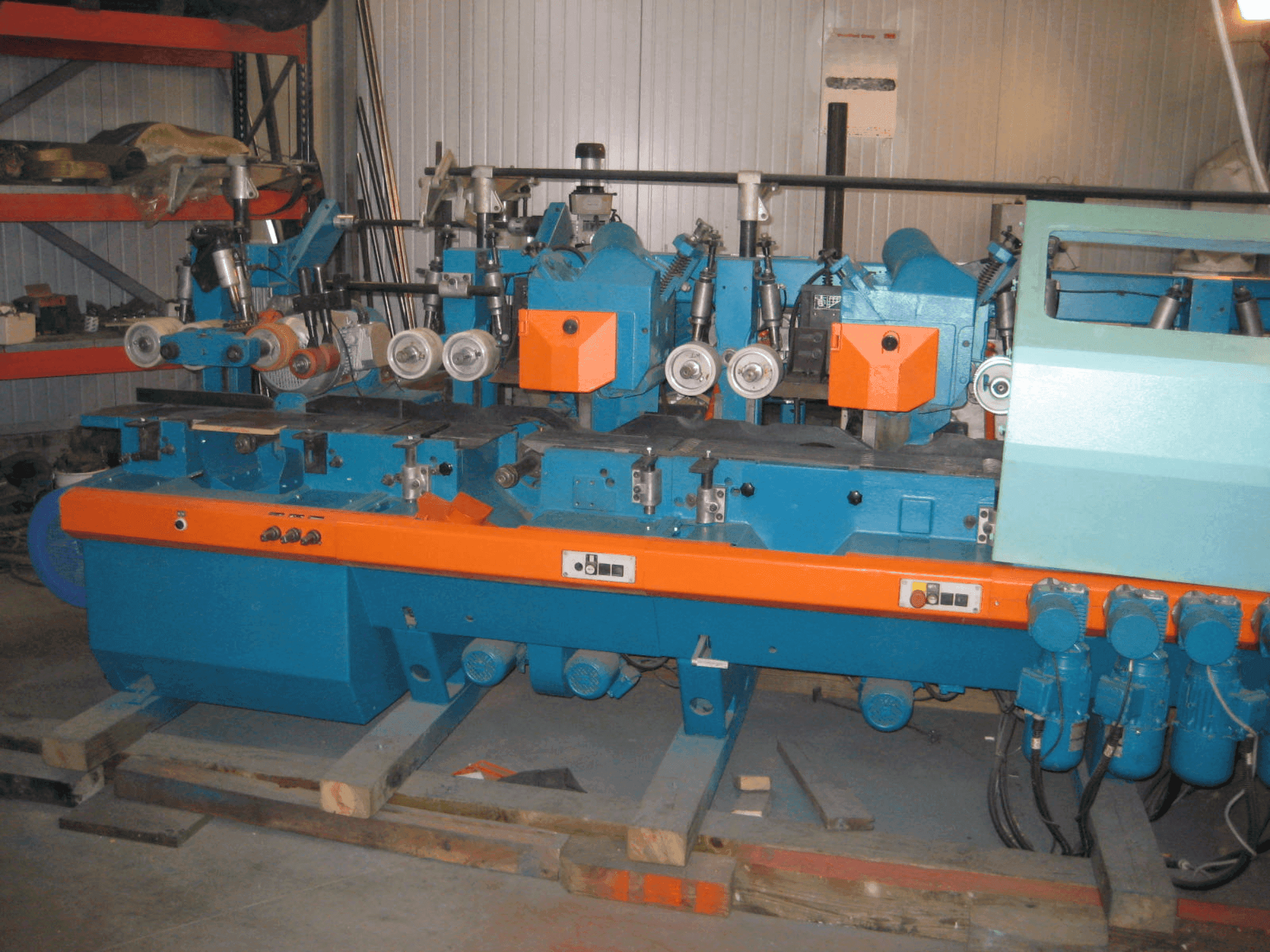 Vista Frontal  da WEINIG / DIMTER U23  máquina