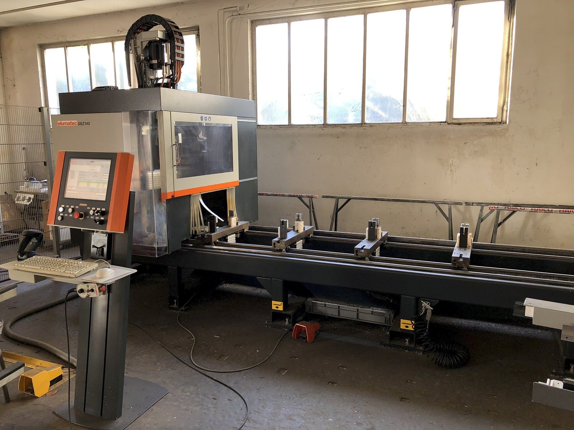 Vista Frontal  da Elumatec SBZ 140/60  máquina